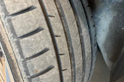 punainen Volvo V70 2003 kuva 10.