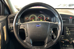 punainen Volvo V70 2003 kuva 12.