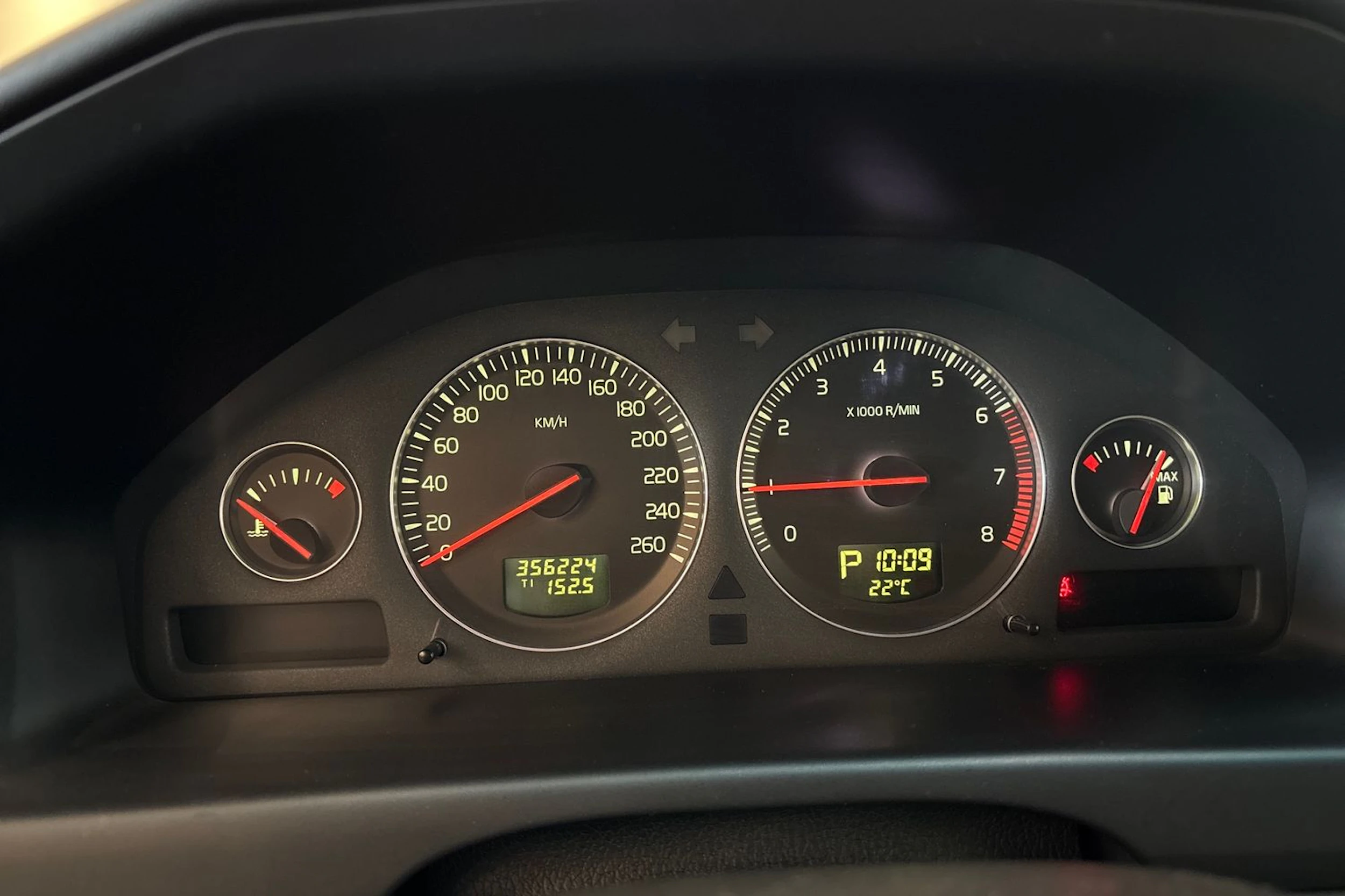 punainen Volvo V70 2003 kuva 15.