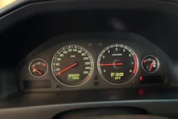 punainen Volvo V70 2003 kuva 15.