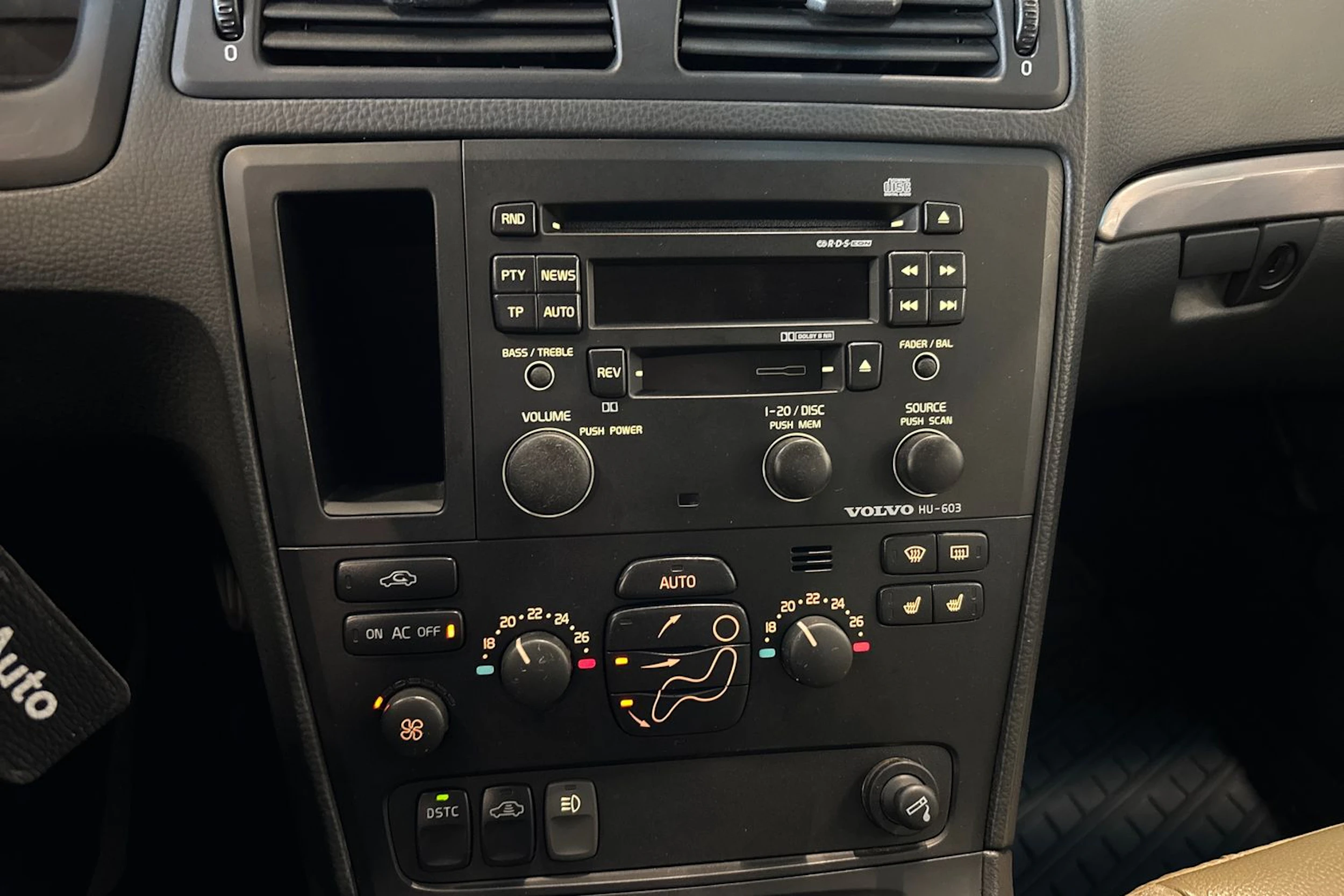 punainen Volvo V70 2003 kuva 17.