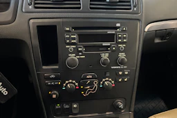 punainen Volvo V70 2003 kuva 17.