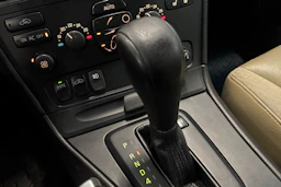 punainen Volvo V70 2003 kuva 18.