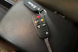 punainen Volvo V70 2003 kuva 19.