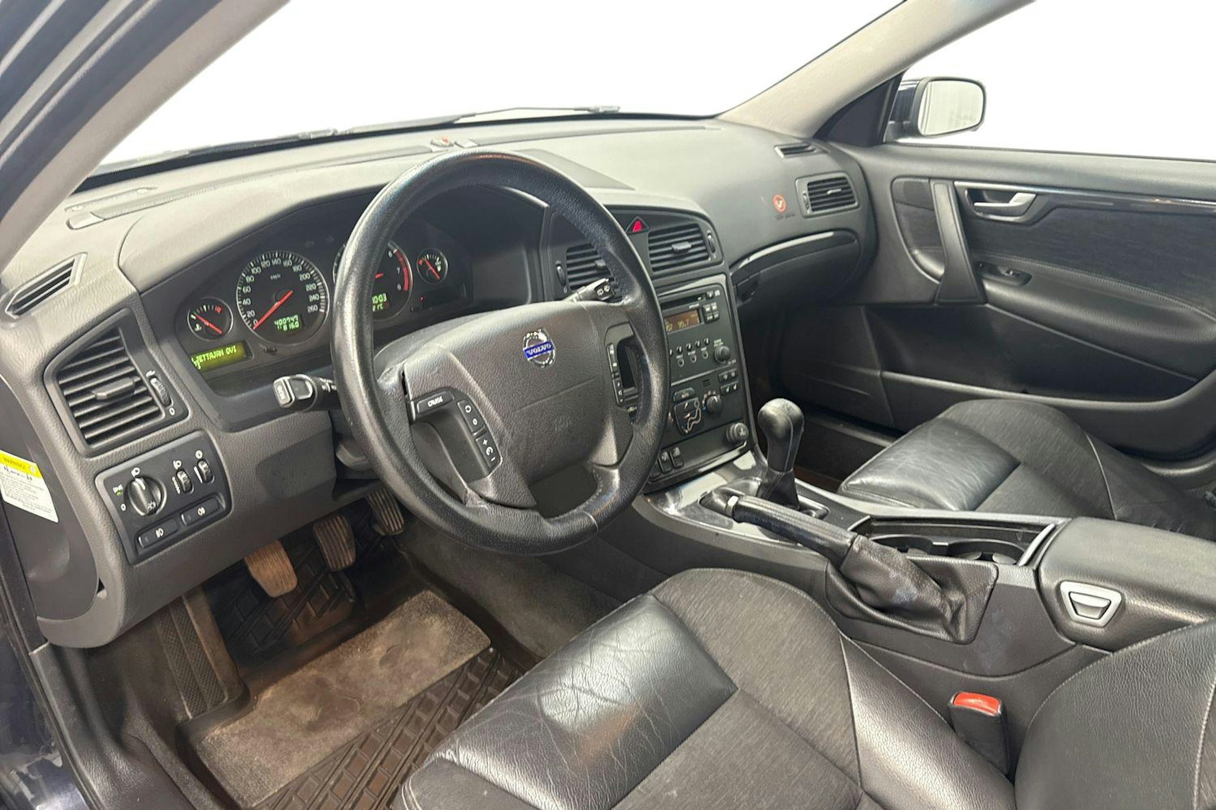 sininen Volvo V70 2005 kuva 6.