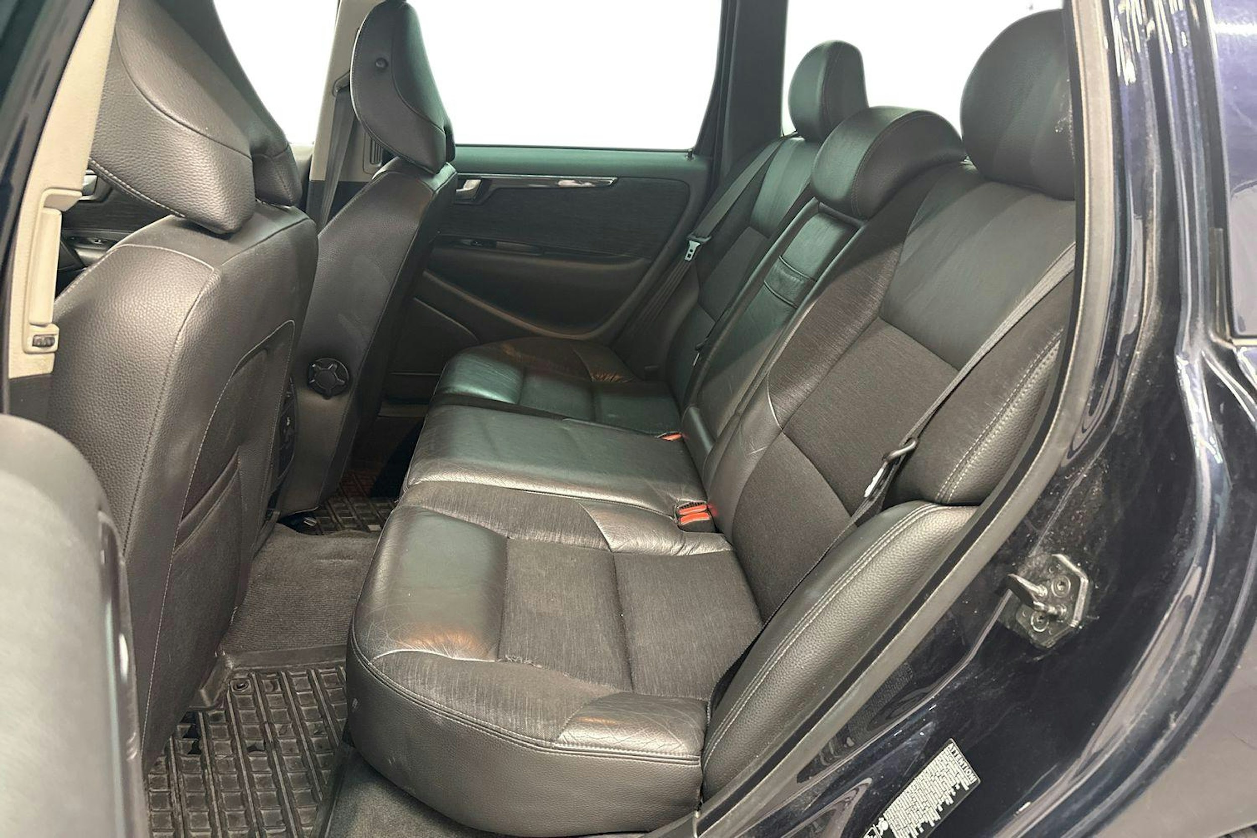 sininen Volvo V70 2005 kuva 8.