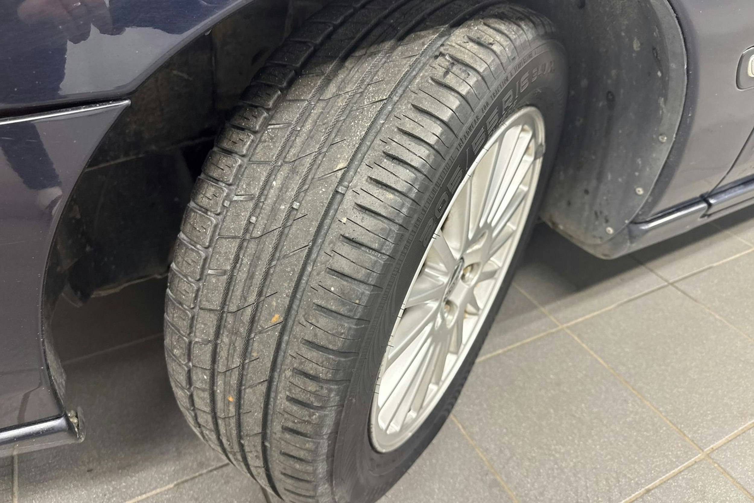 sininen Volvo V70 2005 kuva 10.