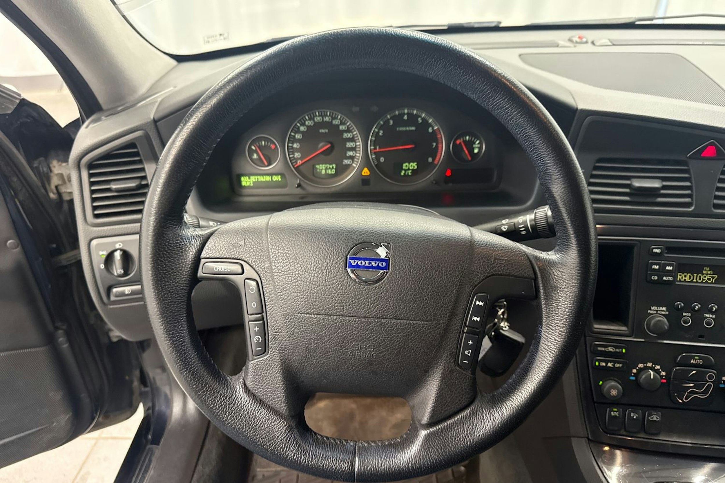 sininen Volvo V70 2005 kuva 12.