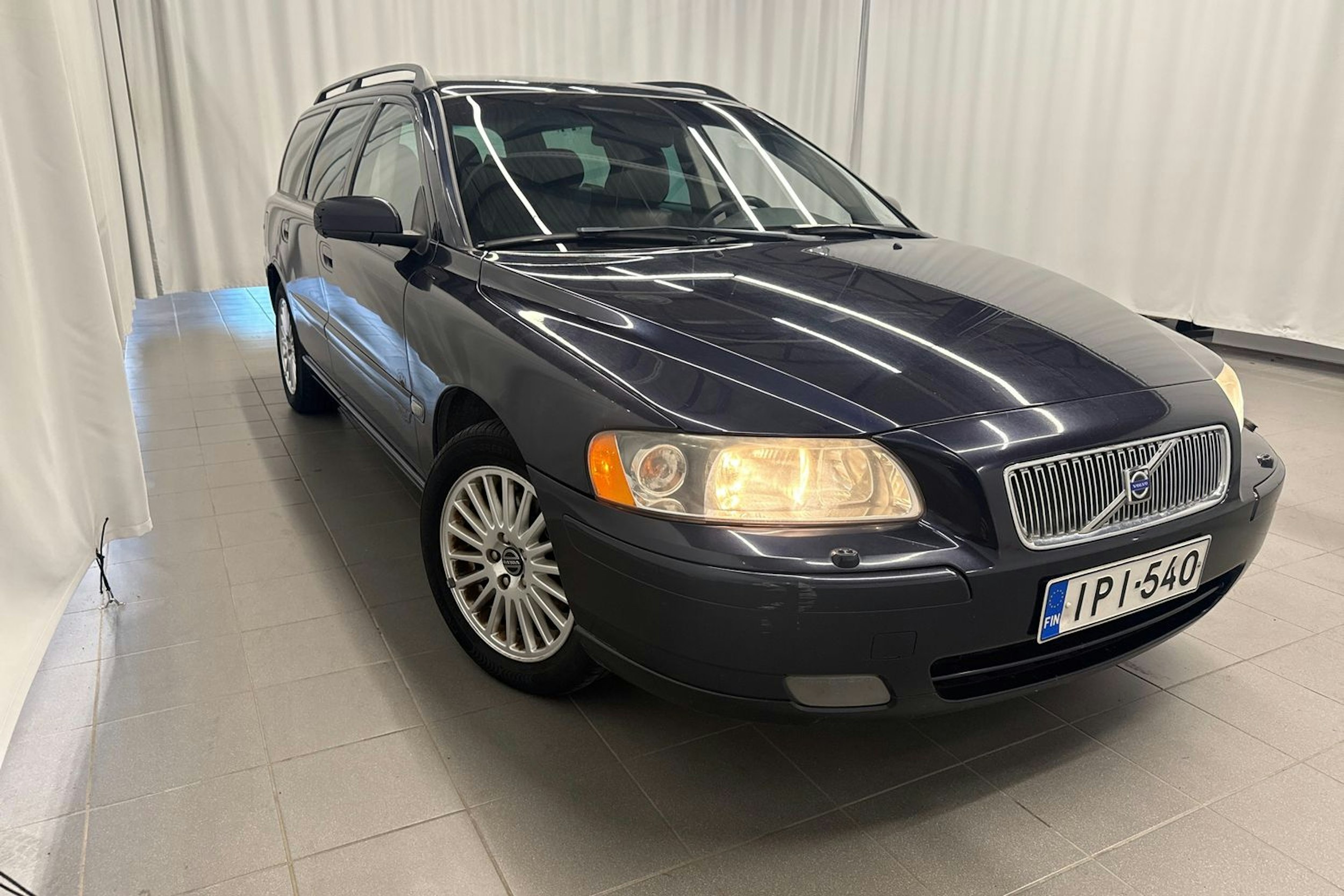 sininen Volvo V70 2005 kuva 26.