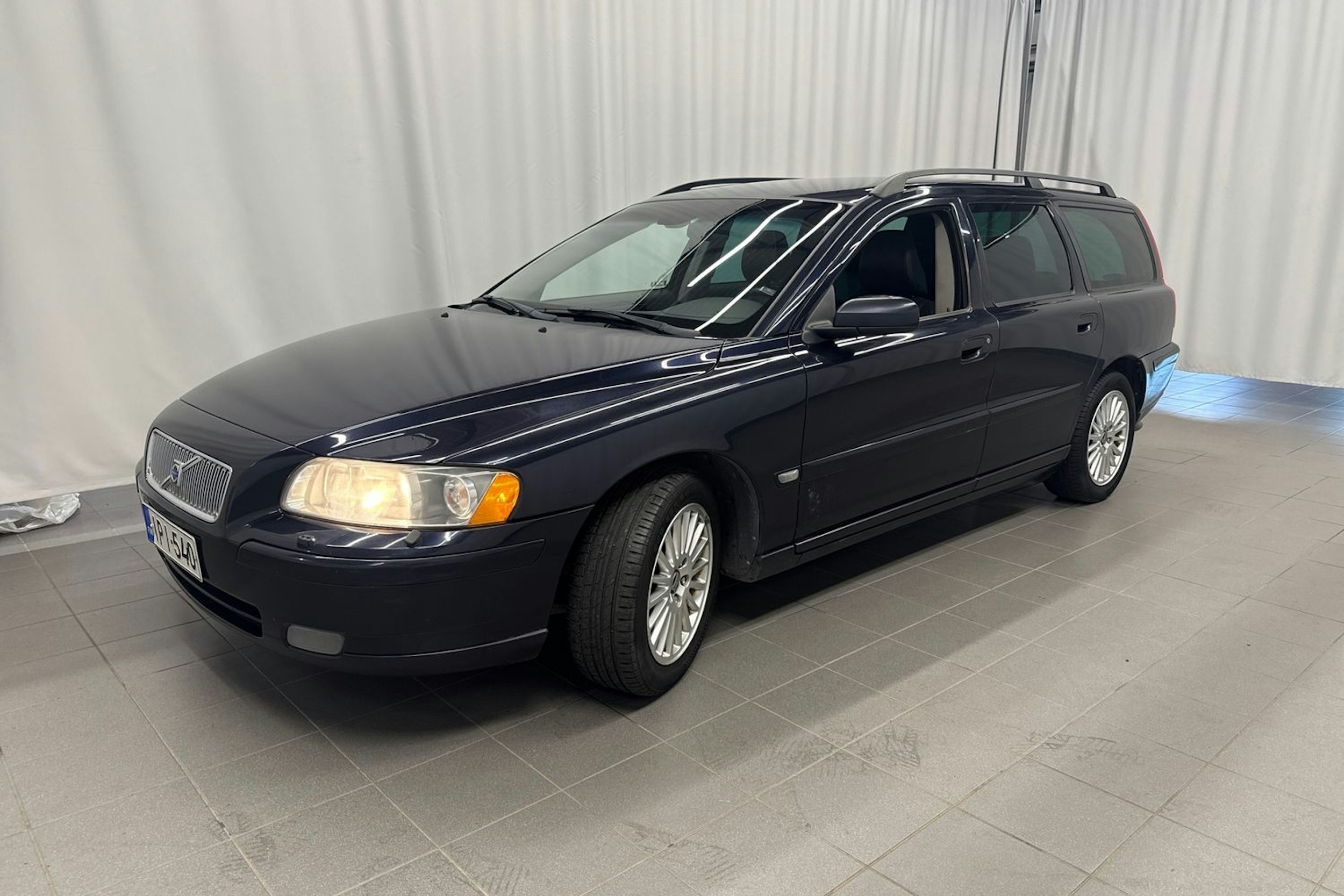 sininen Volvo V70 2005 kuva 27.