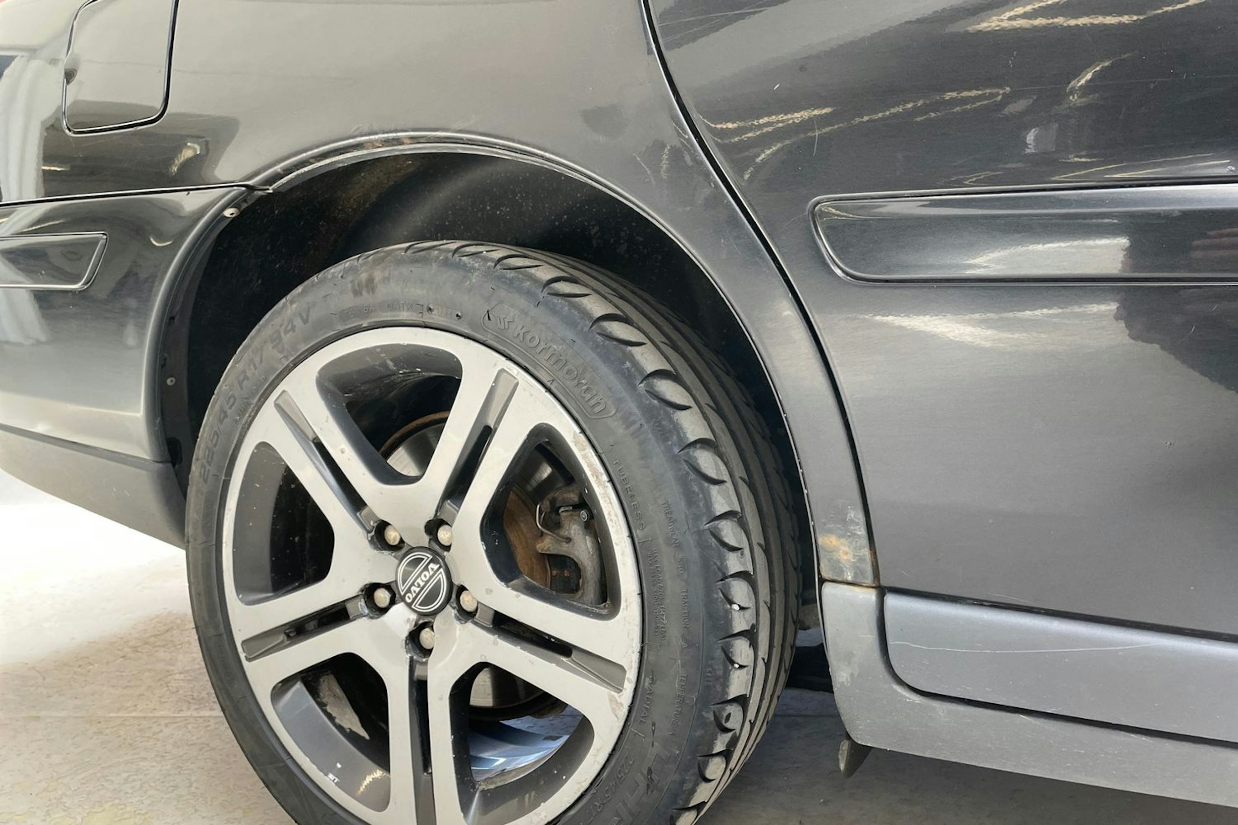 musta Volvo V70 2006 kuva 17.