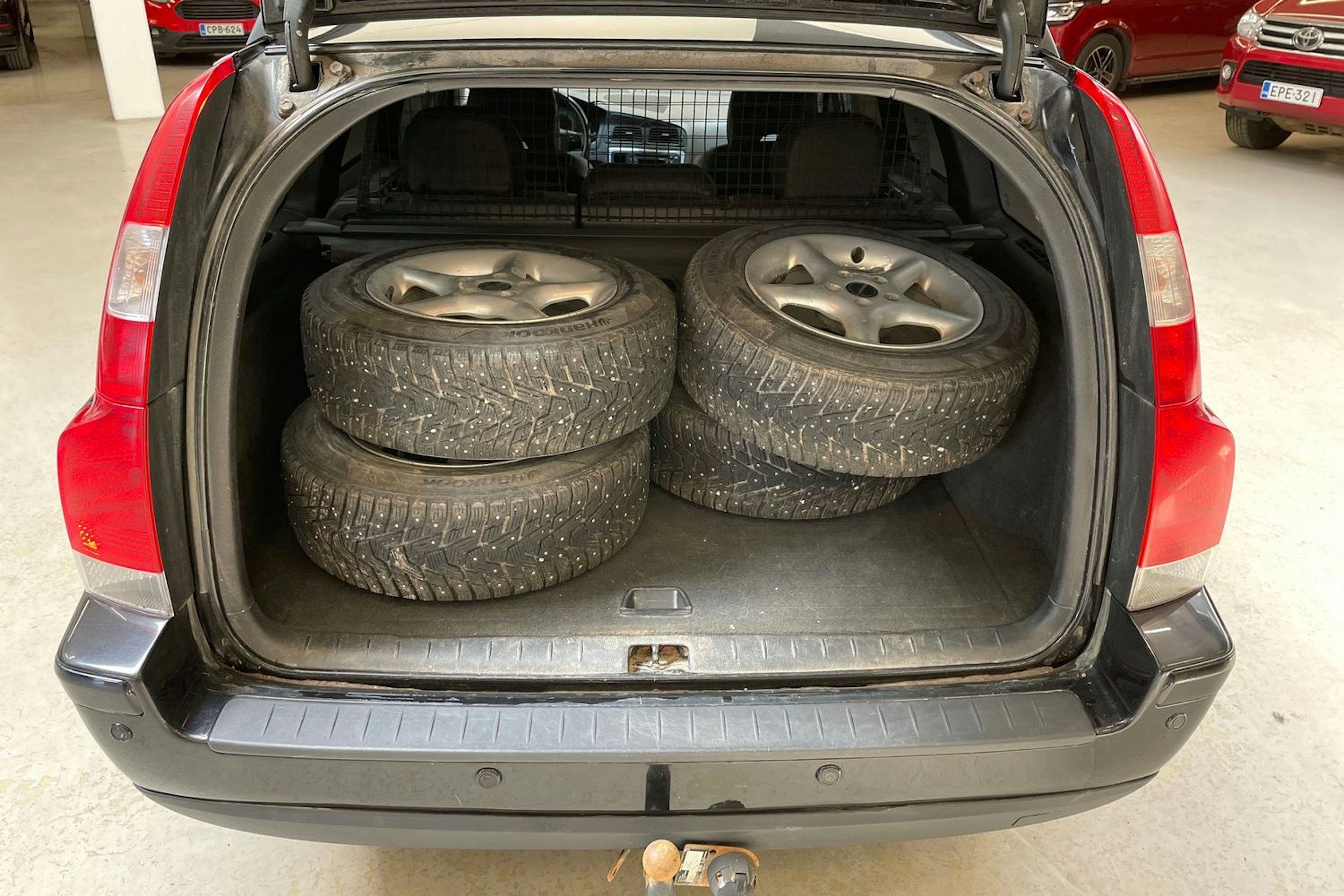 musta Volvo V70 2006 kuva 20.