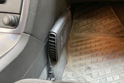 musta Volvo V70 2006 kuva 23.