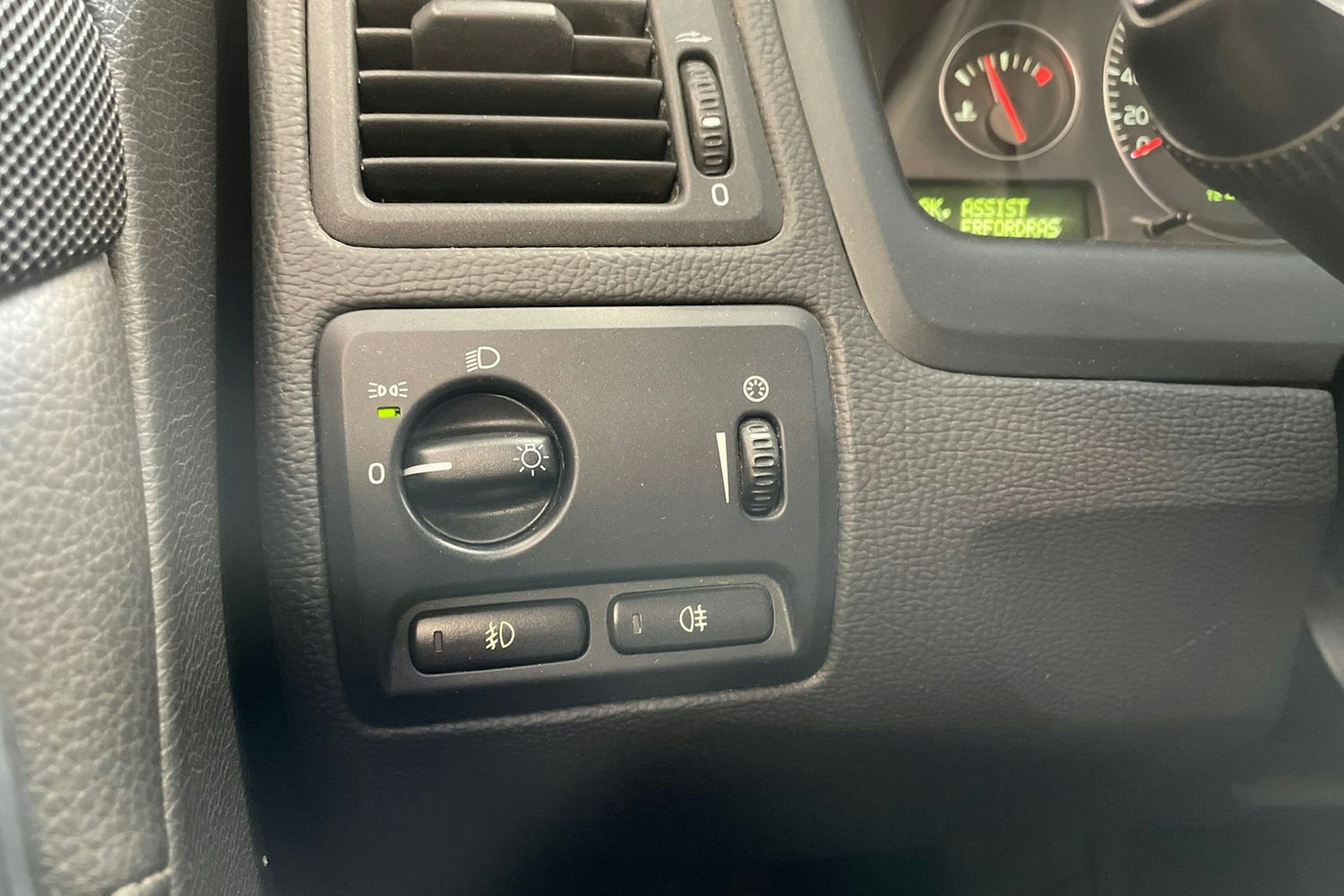 musta Volvo V70 2006 kuva 28.