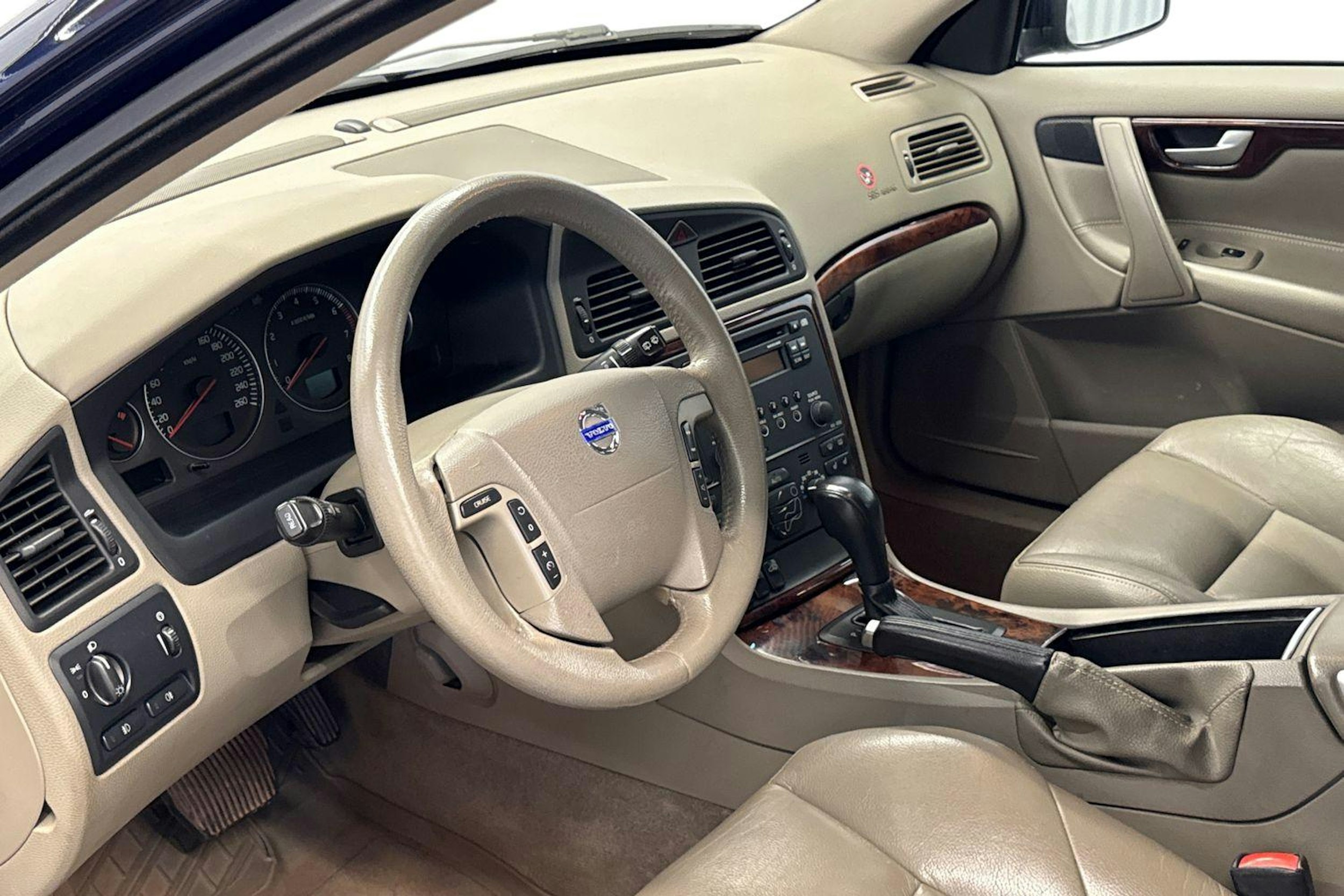sininen Volvo V70 2006 kuva 7.