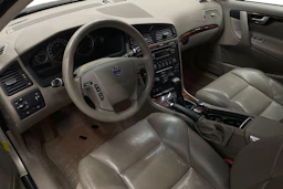 beige Volvo V70 2007 kuva 6.