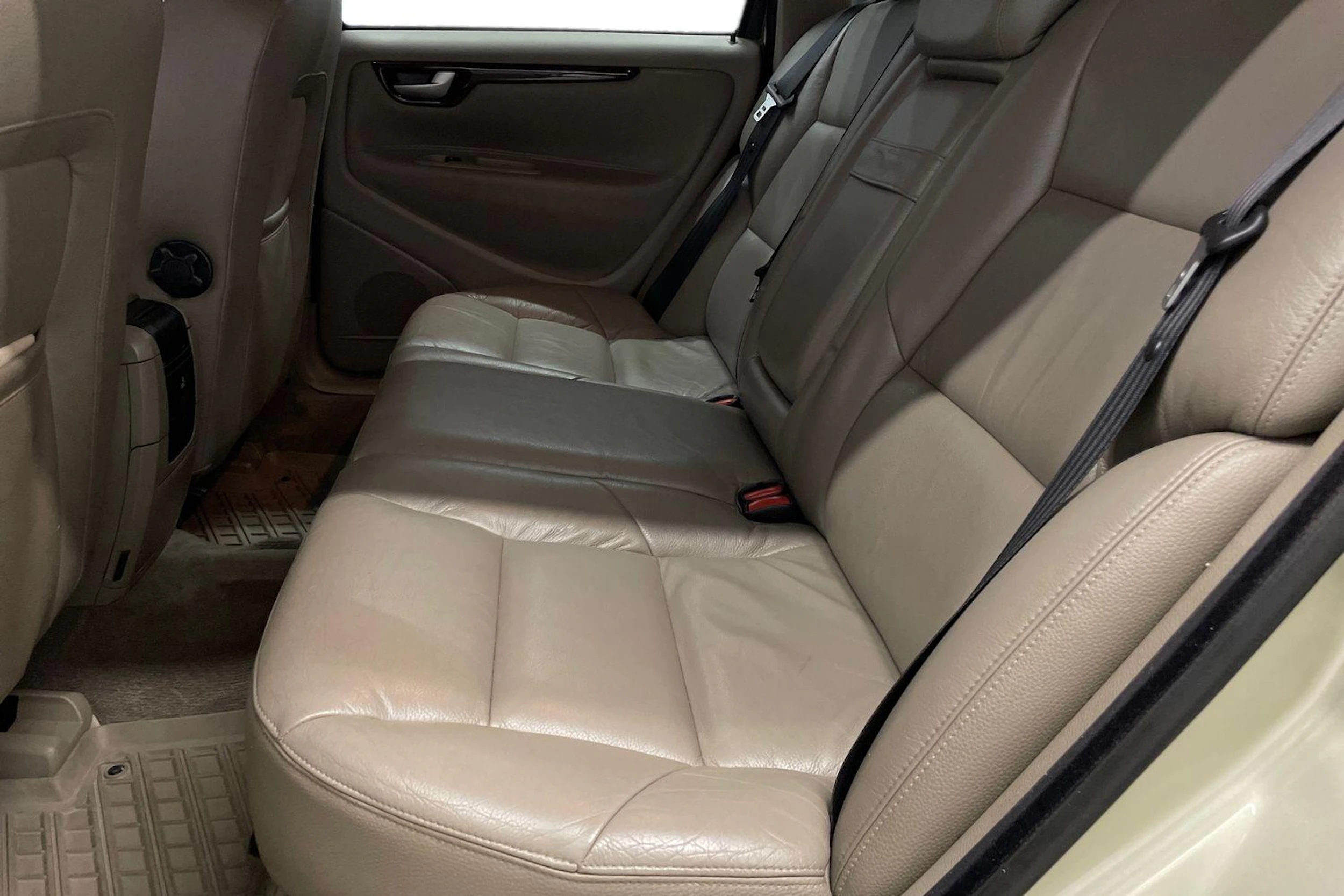 beige Volvo V70 2007 kuva 8.