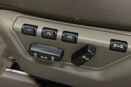 beige Volvo V70 2007 kuva 12.