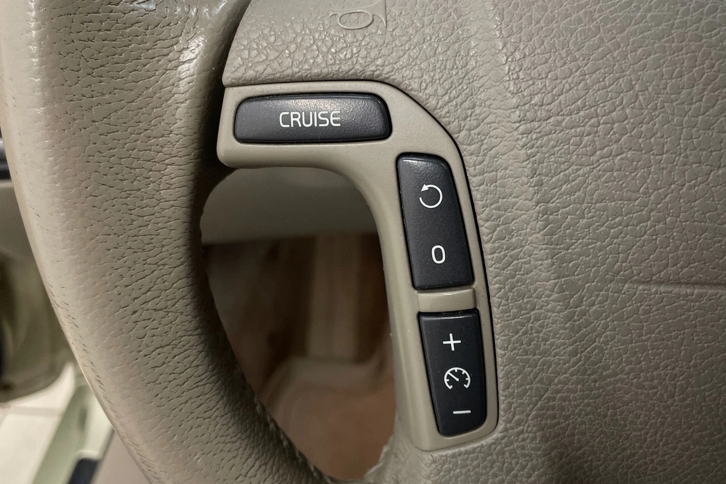 beige Volvo V70 2007 kuva 14.