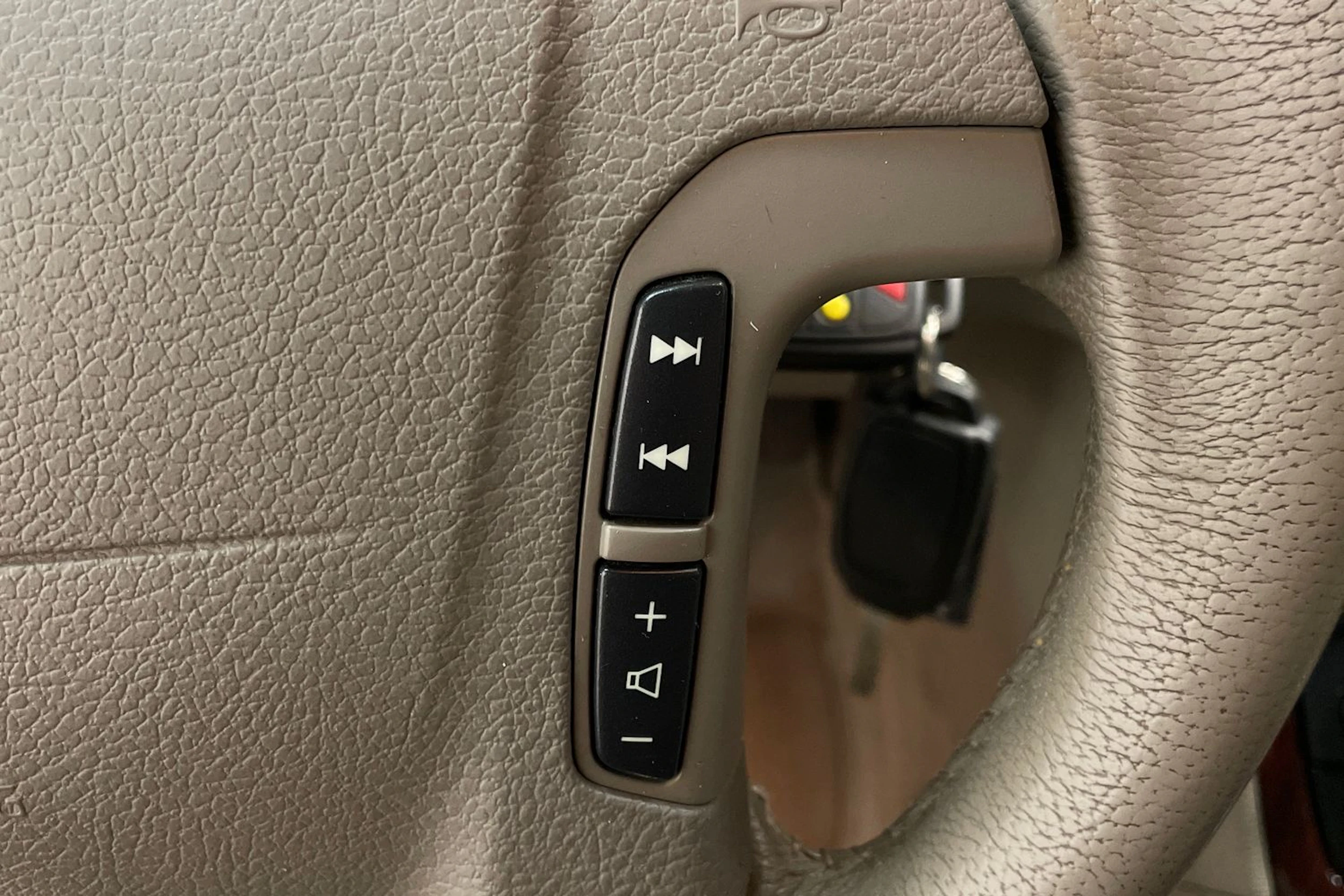 beige Volvo V70 2007 kuva 15.