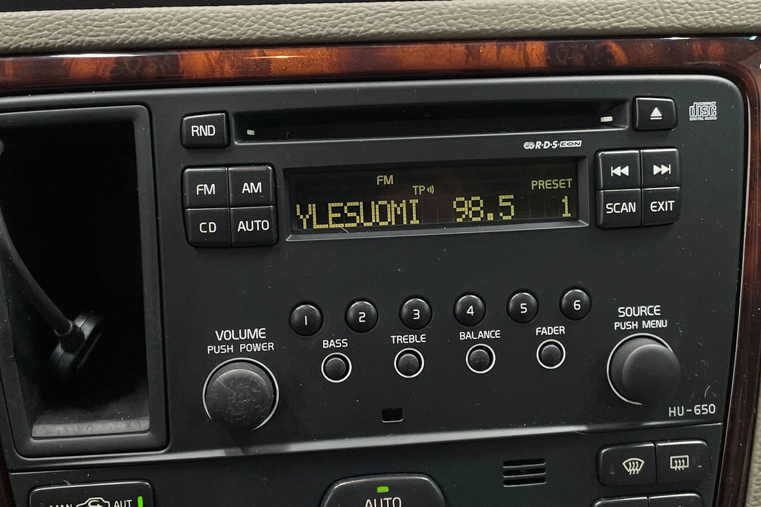 beige Volvo V70 2007 kuva 18.