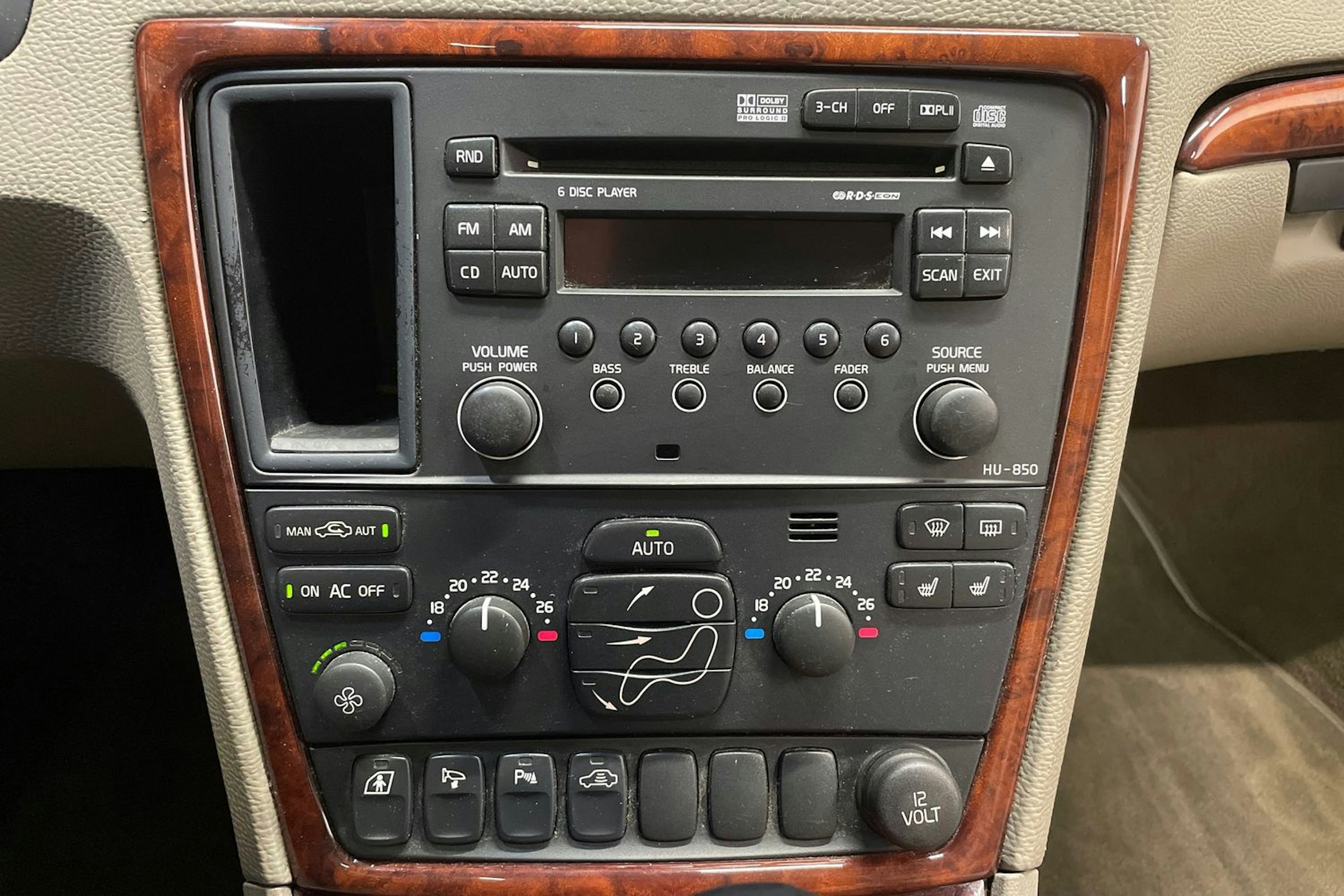 harmaa Volvo V70 2006 kuva 16.