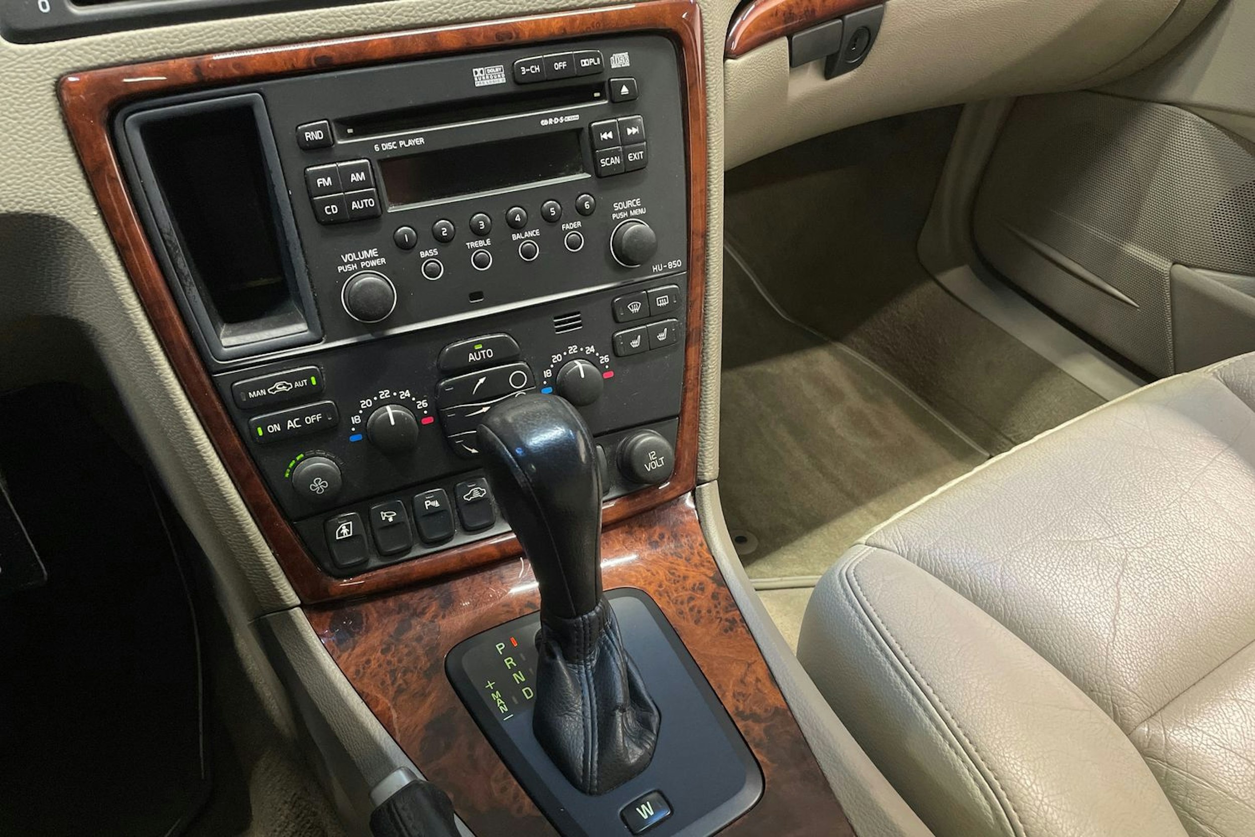 harmaa Volvo V70 2006 kuva 17.