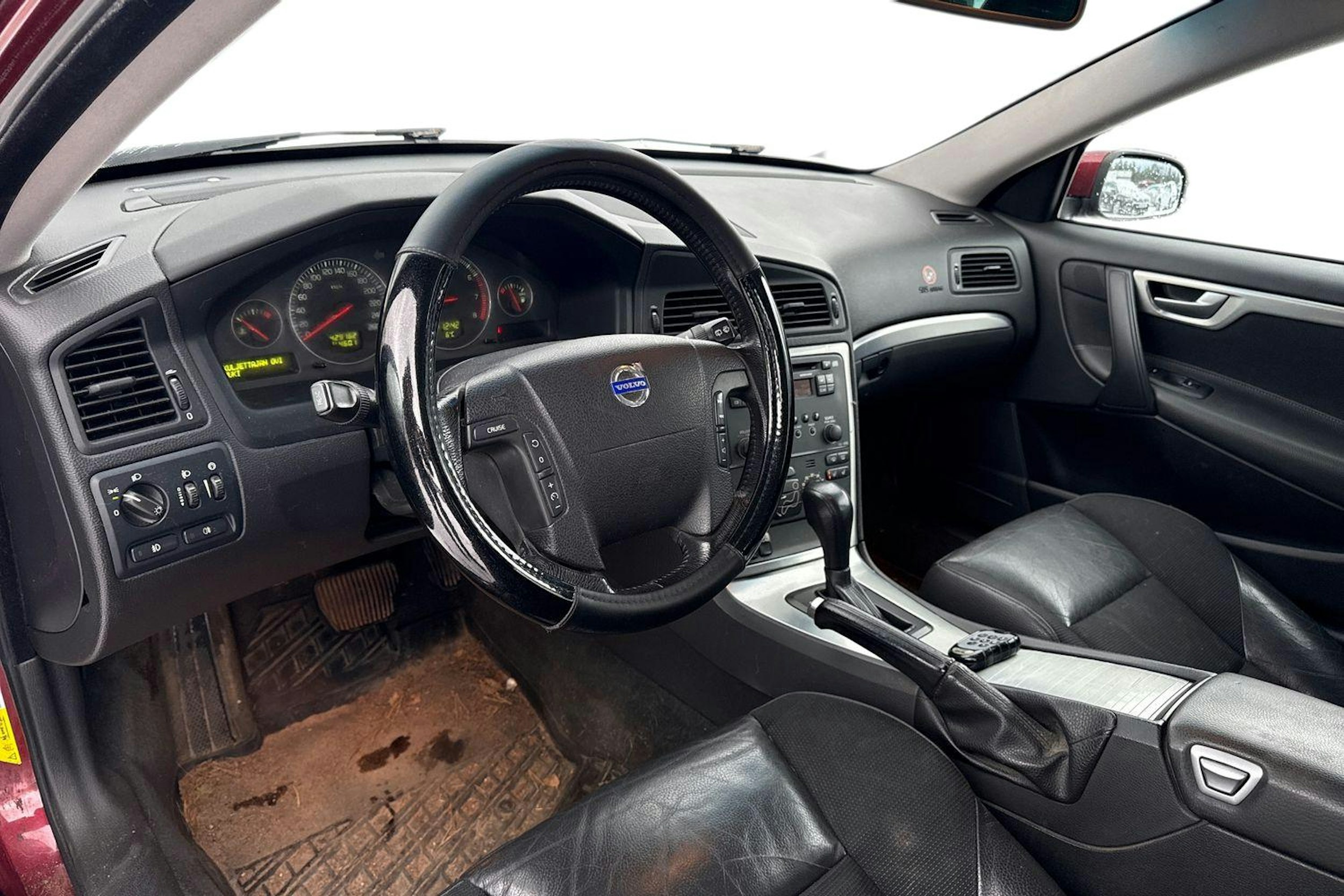 punainen Volvo V70 2006 kuva 6.