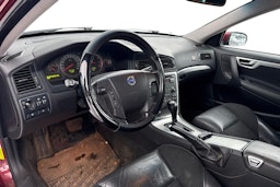 punainen Volvo V70 2006 kuva 6.
