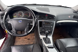 punainen Volvo V70 2006 kuva 7.