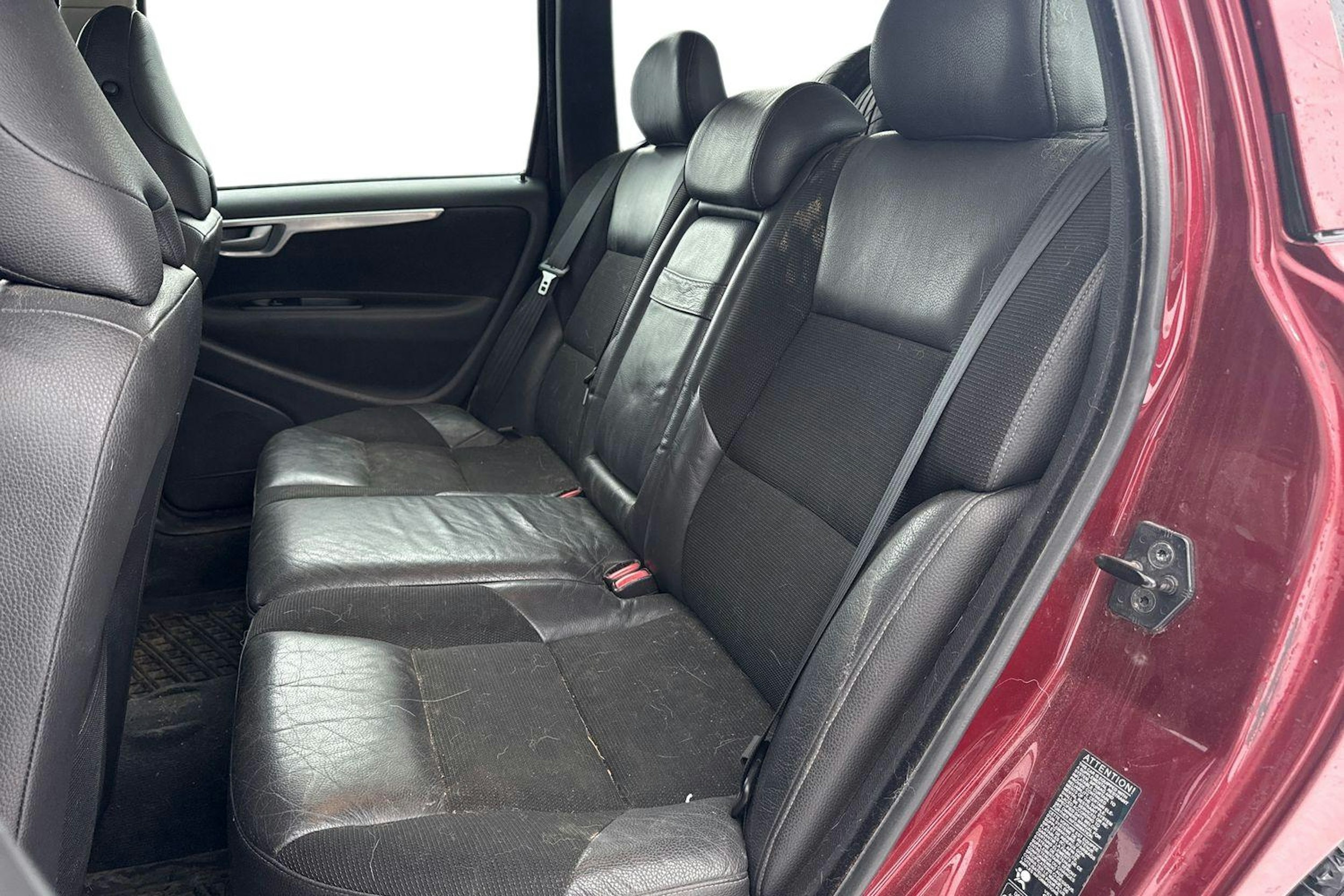 punainen Volvo V70 2006 kuva 8.