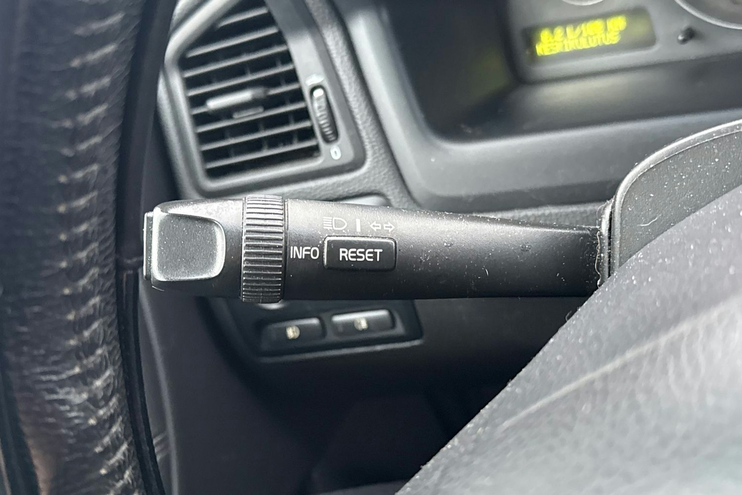 punainen Volvo V70 2006 kuva 12.