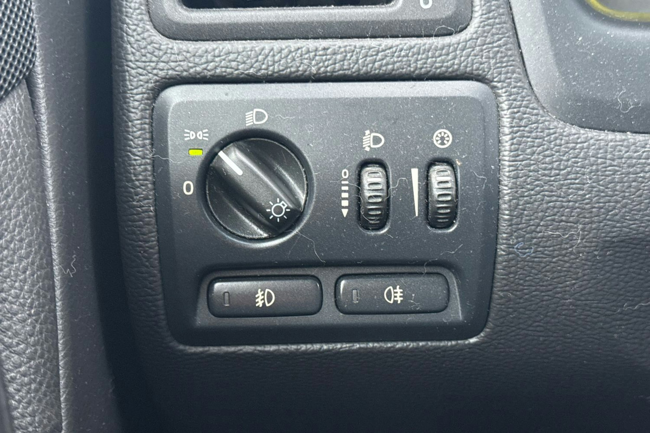 punainen Volvo V70 2006 kuva 14.