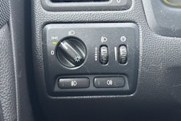 punainen Volvo V70 2006 kuva 14.