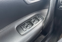 punainen Volvo V70 2006 kuva 15.