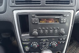 punainen Volvo V70 2006 kuva 17.