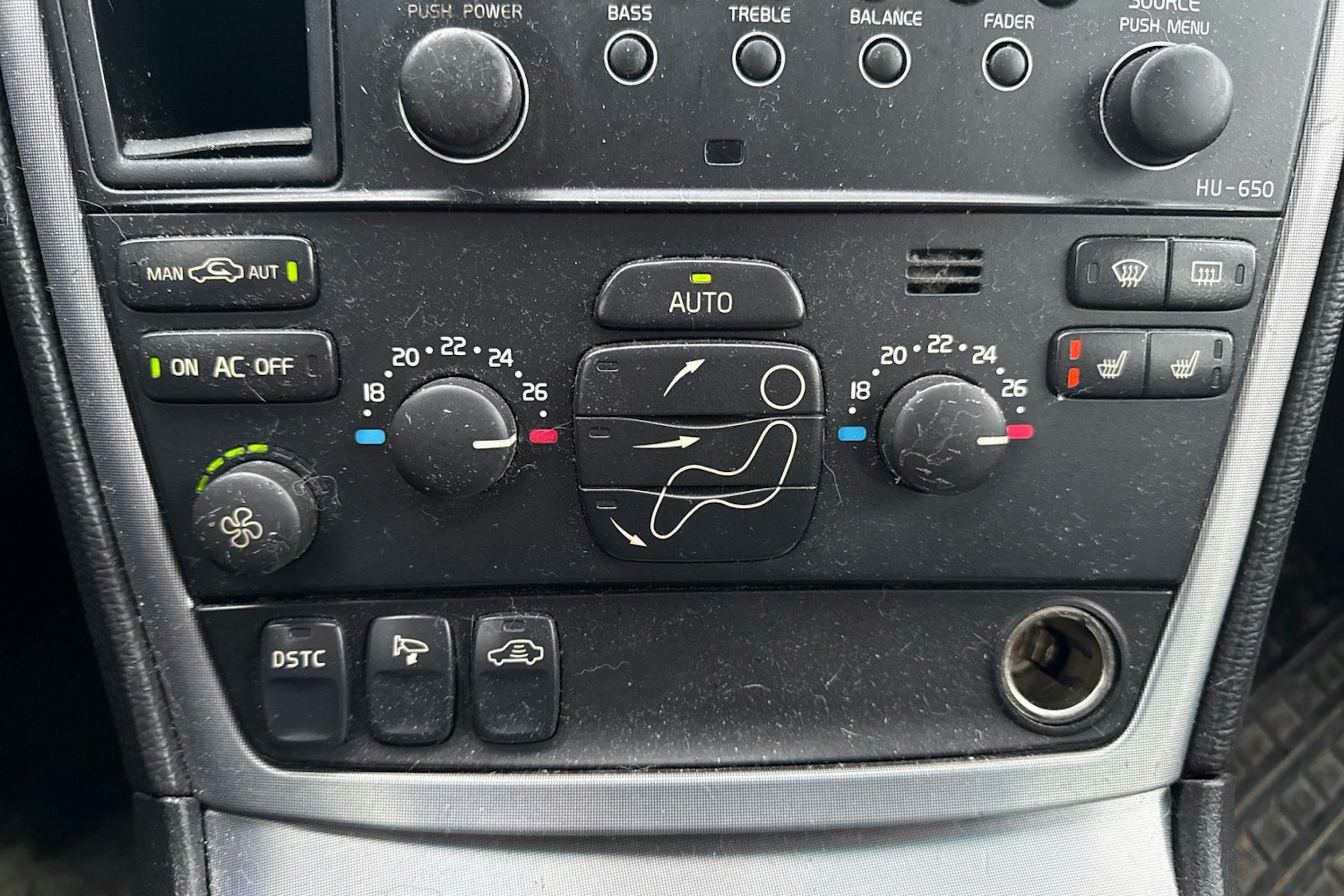 punainen Volvo V70 2006 kuva 18.