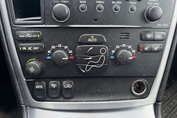 punainen Volvo V70 2006 kuva 18.