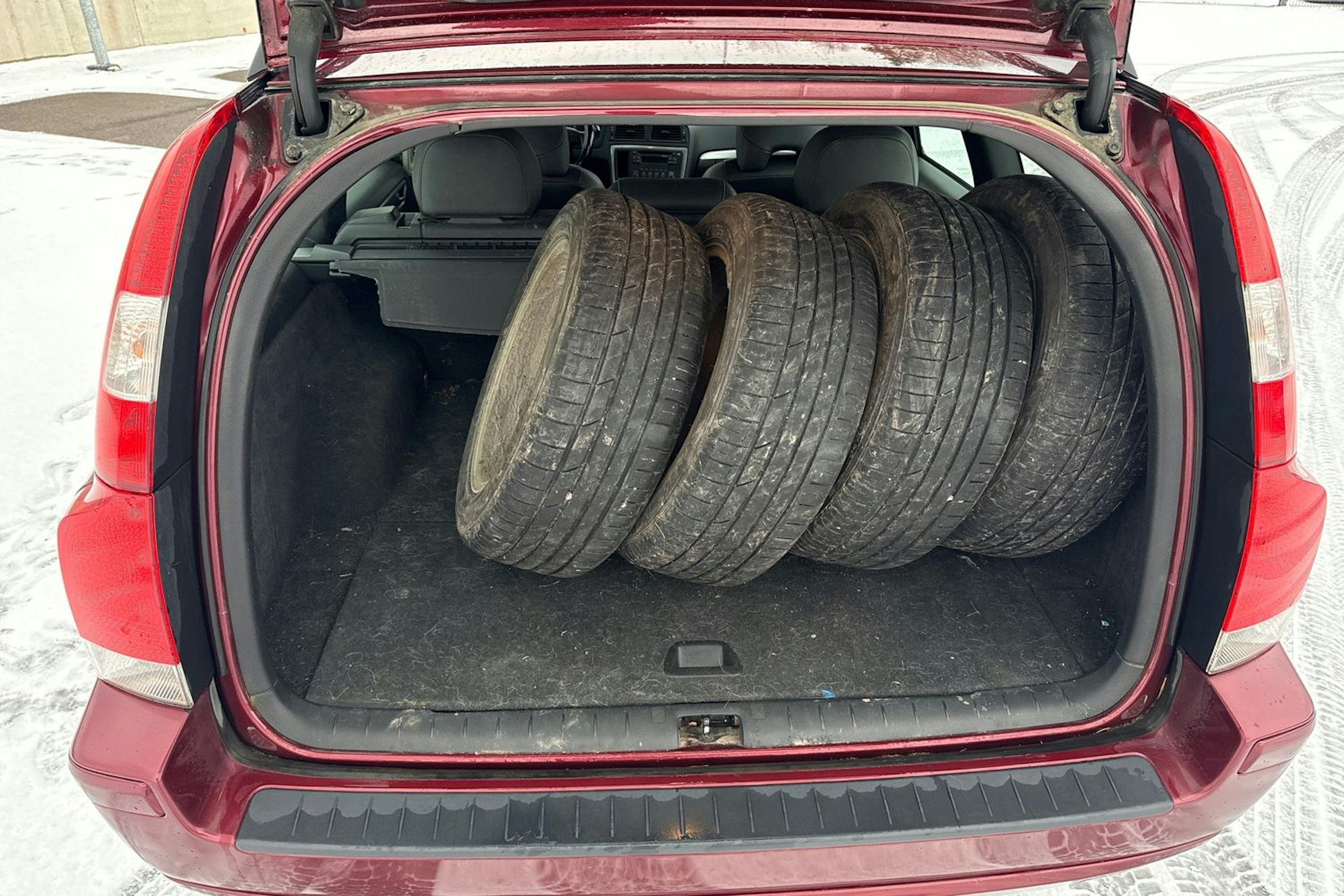 punainen Volvo V70 2006 kuva 20.