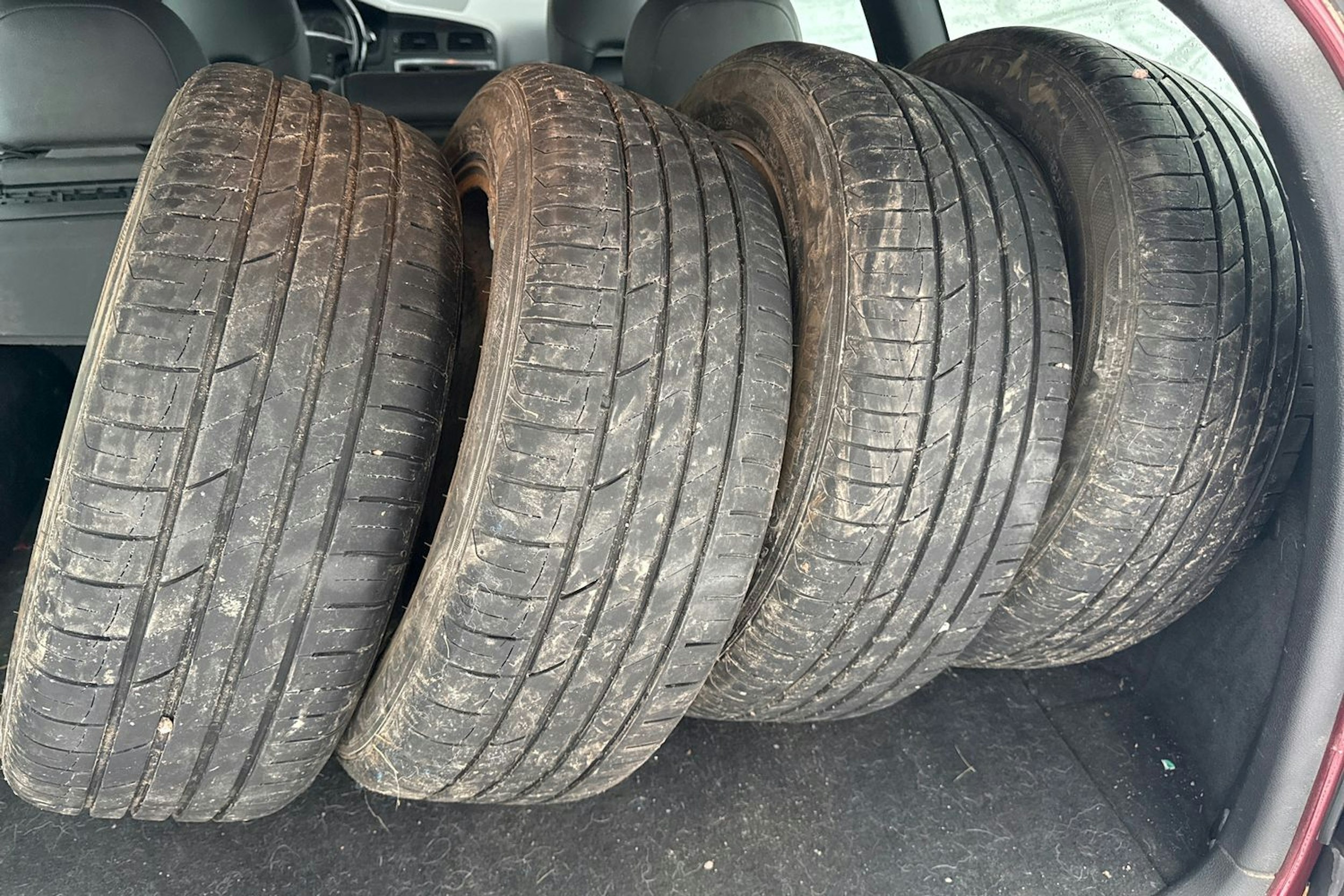 punainen Volvo V70 2006 kuva 21.