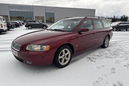 punainen Volvo V70 2006 kuva 24.