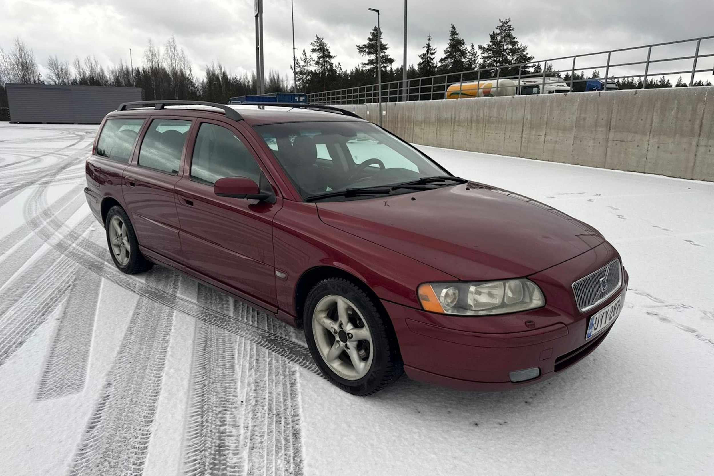 punainen Volvo V70 2006 kuva 25.
