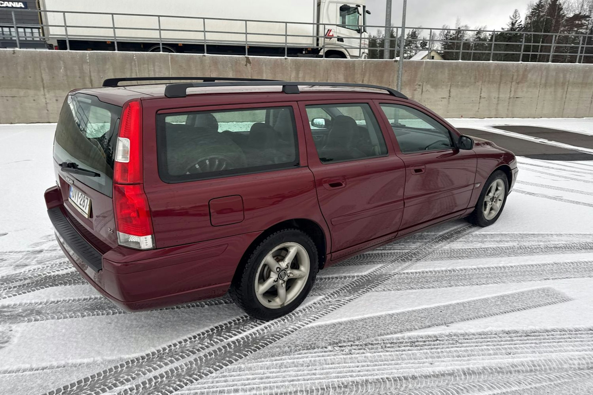 punainen Volvo V70 2006 kuva 26.