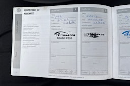 punainen Volvo V70 2006 kuva 28.