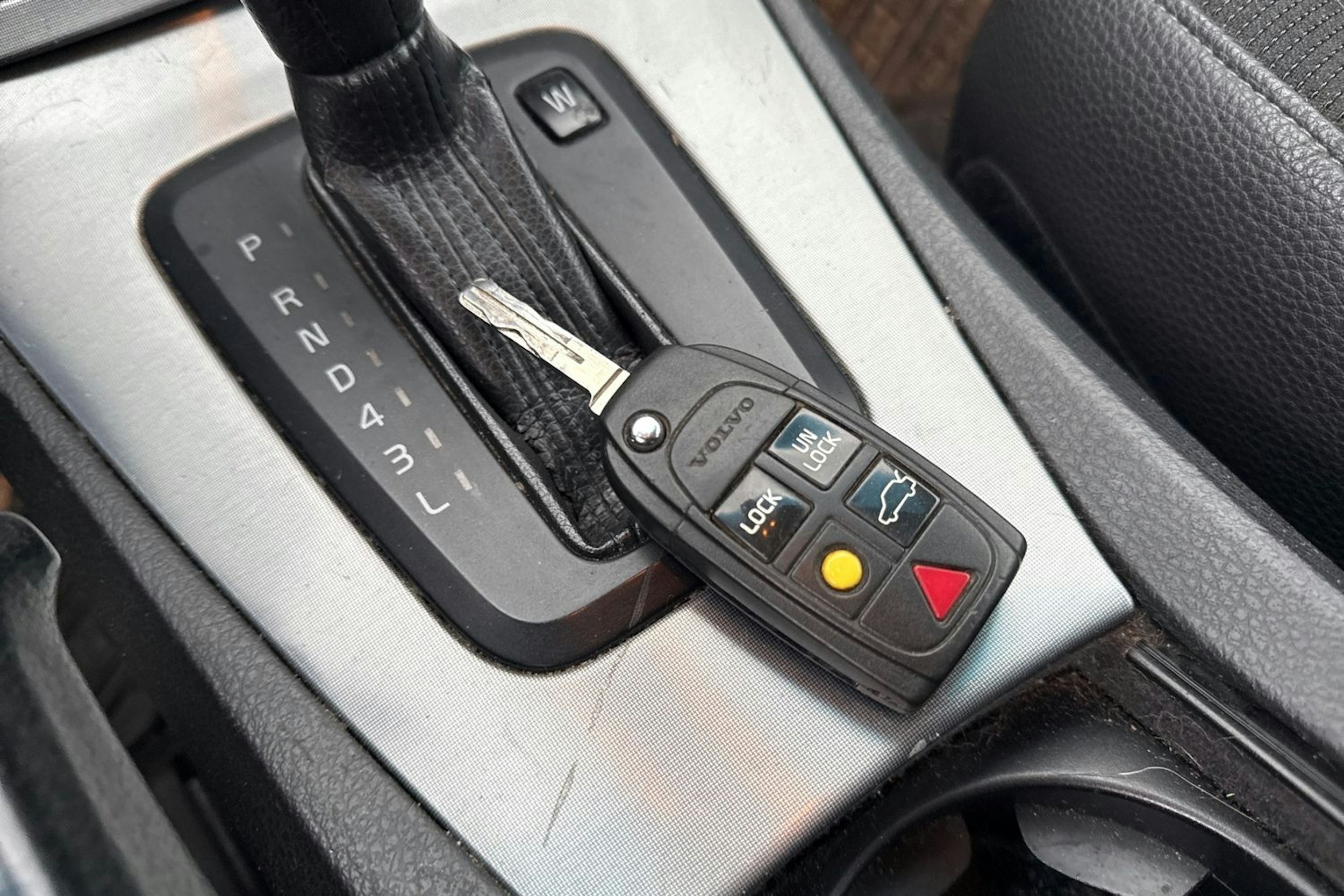 punainen Volvo V70 2006 kuva 34.