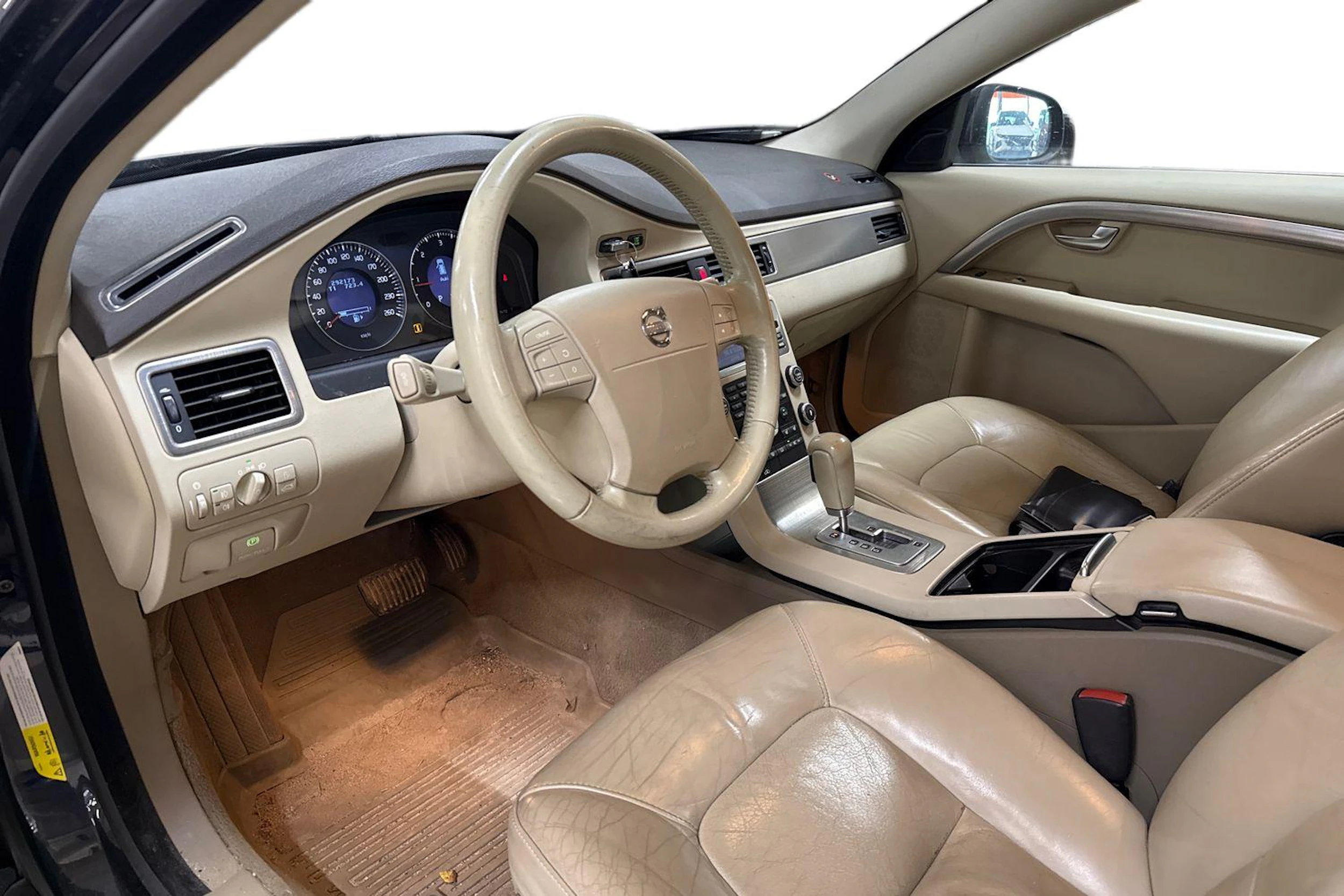 sininen Volvo V70 2008 kuva 3.