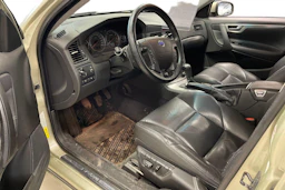 keltainen Volvo V70 2007 kuva 3.