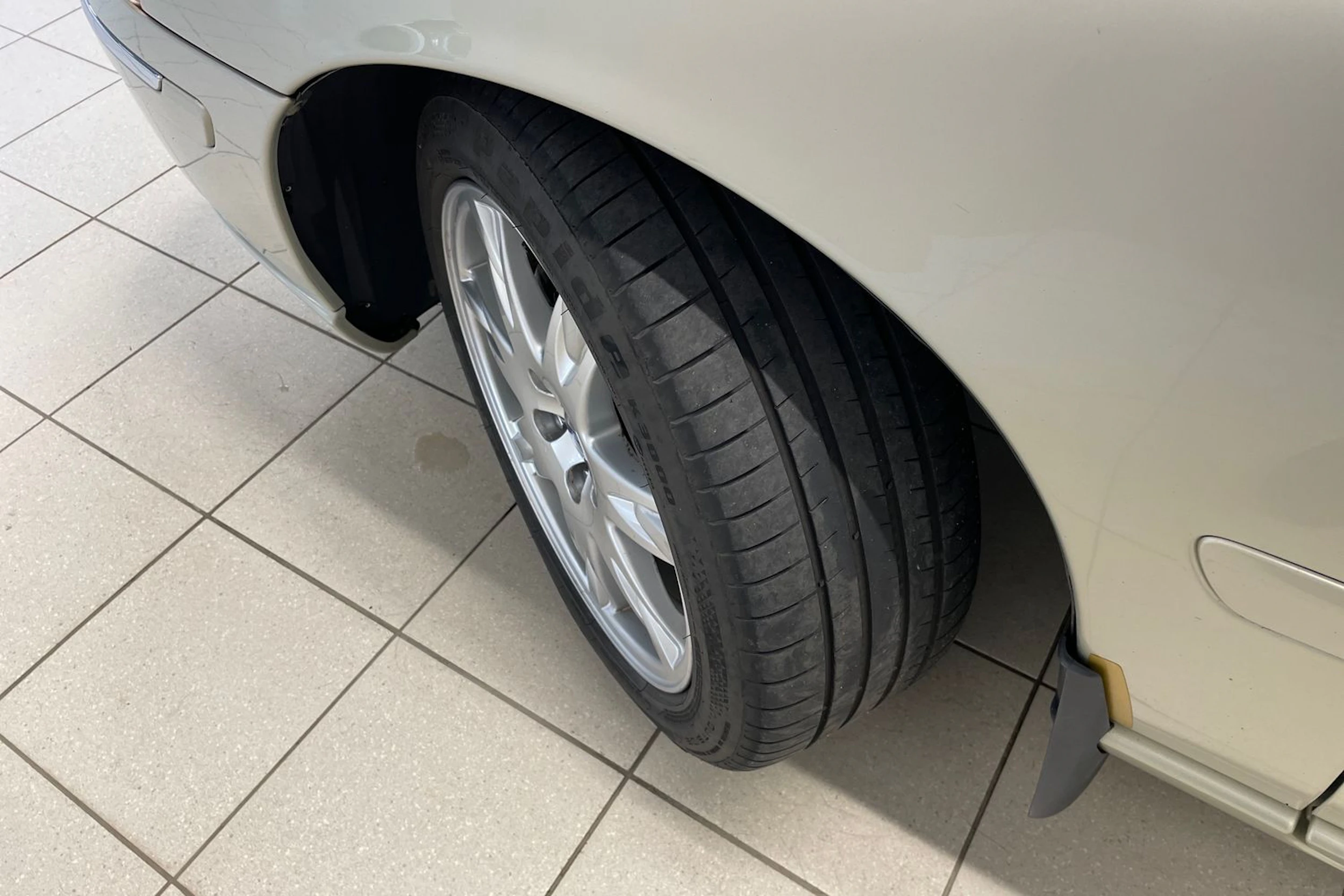 keltainen Volvo V70 2007 kuva 10.