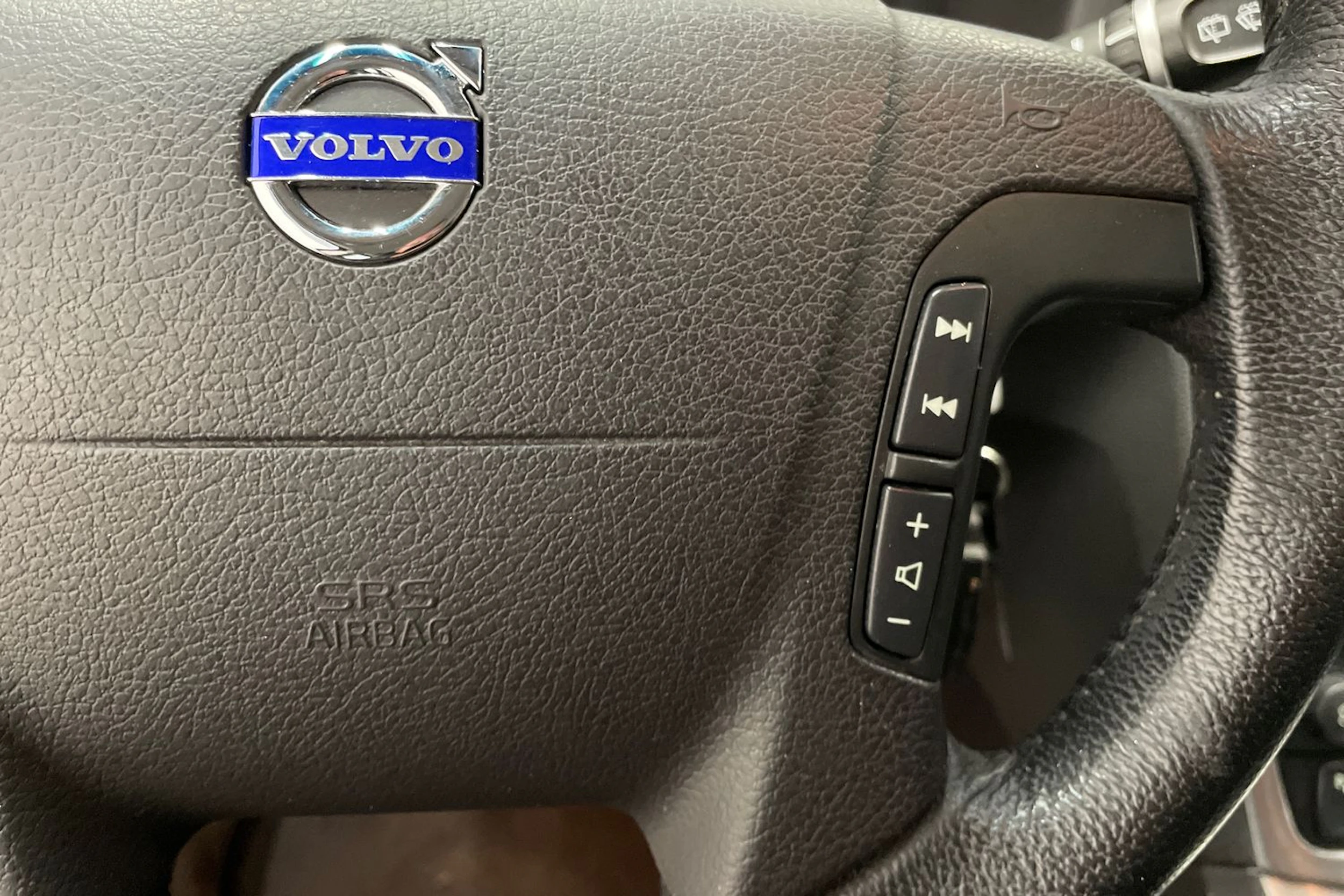 keltainen Volvo V70 2007 kuva 12.