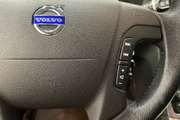 keltainen Volvo V70 2007 kuva 12.